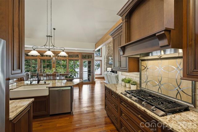 602 Pearl Bay Drive, New London, NC 28127