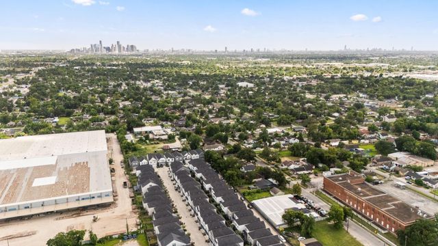 8422 Berry Green Lane, Houston, TX 77022