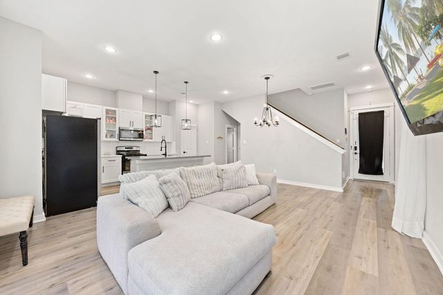 8422 Berry Green Lane, Houston, TX 77022