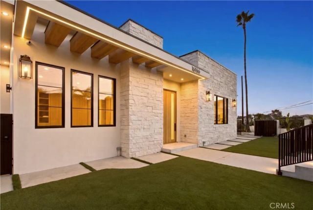 16966 Livorno Drive, Pacific Palisades, CA 90272