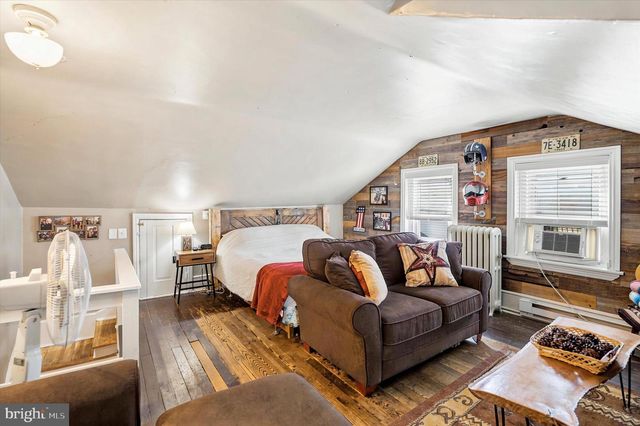 107 W 10TH AVE, Conshohocken, PA 19428