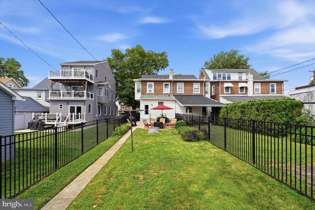 107 W 10TH AVE, Conshohocken, PA 19428
