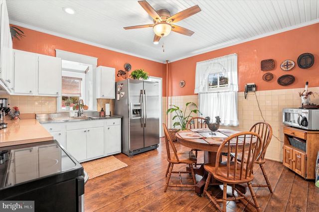 107 W 10TH AVE, Conshohocken, PA 19428