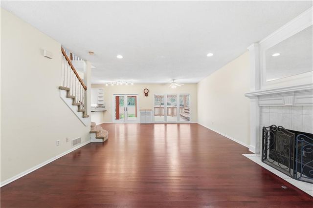 9000 N Oregon Avenue, Kansas City, MO 64154