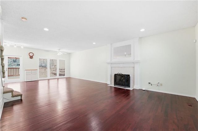 9000 N Oregon Avenue, Kansas City, MO 64154
