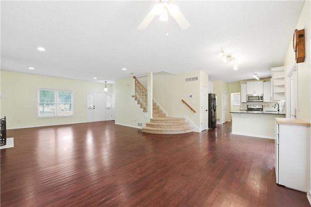 9000 N Oregon Avenue, Kansas City, MO 64154