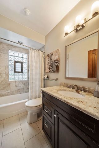 397 S Holly Avenue, Elmhurst, IL 60126