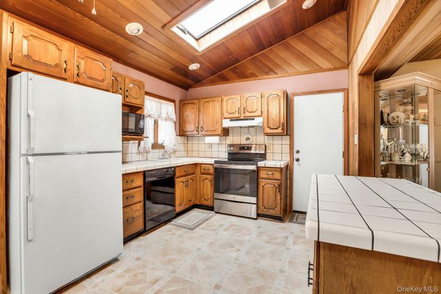 893 Connetquot Avenue, Islip Terrace, NY 11752