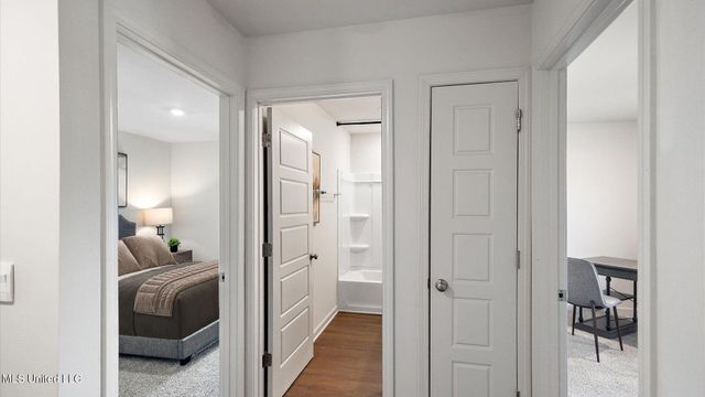 5010 Fox Glen Drive, Jackson, MS 39212