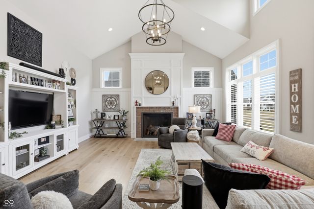 1096 Chatham Hills Boulevard, Westfield, IN 46074