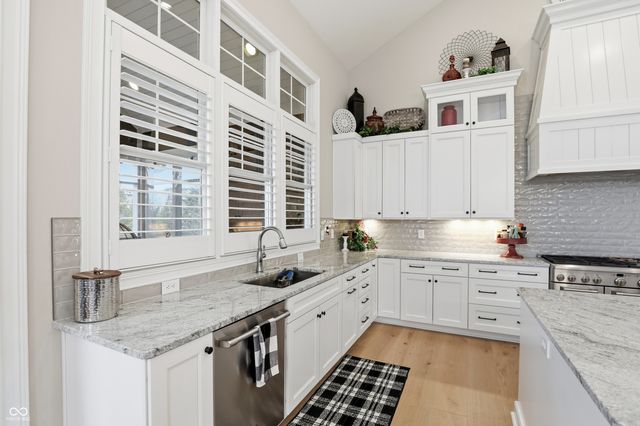 1096 Chatham Hills Boulevard, Westfield, IN 46074