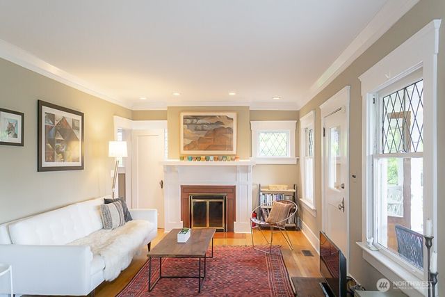 1557 Madrona Drive, Seattle, WA 98122