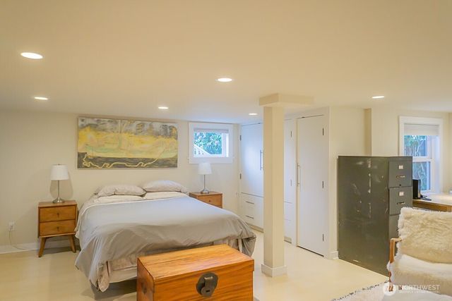 1557 Madrona Drive, Seattle, WA 98122