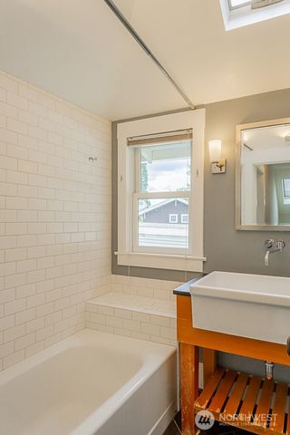 1557 Madrona Drive, Seattle, WA 98122