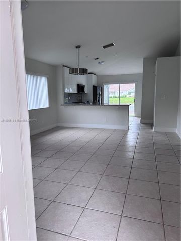 553 NW 208th Ter 553, Pembroke Pines, FL 33029