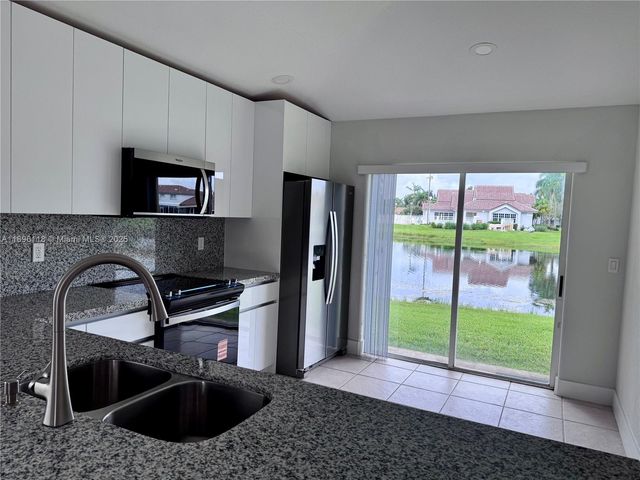 553 NW 208th Ter 553, Pembroke Pines, FL 33029