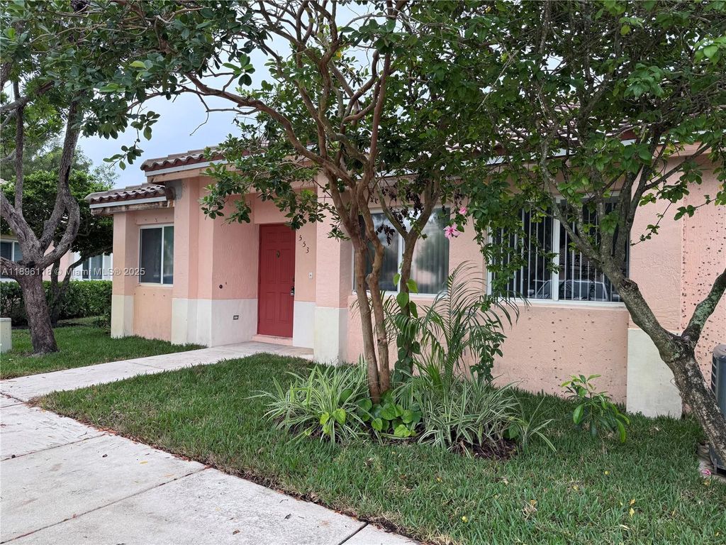 553 NW 208th Ter 553, Pembroke Pines, FL 33029