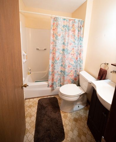 59 Squannacook Rd, Shirley, MA 01464