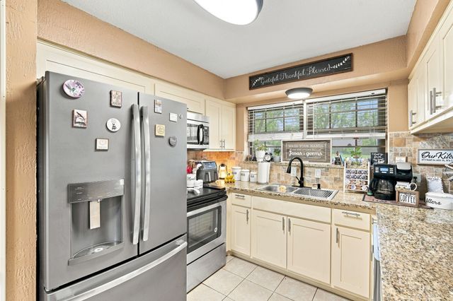 300 Pebble Creek Lane, Red Oak, TX 75154