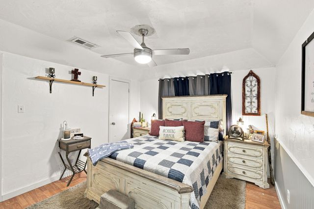 300 Pebble Creek Lane, Red Oak, TX 75154