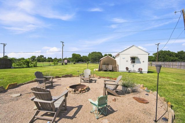 300 Pebble Creek Lane, Red Oak, TX 75154