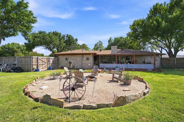 300 Pebble Creek Lane, Red Oak, TX 75154