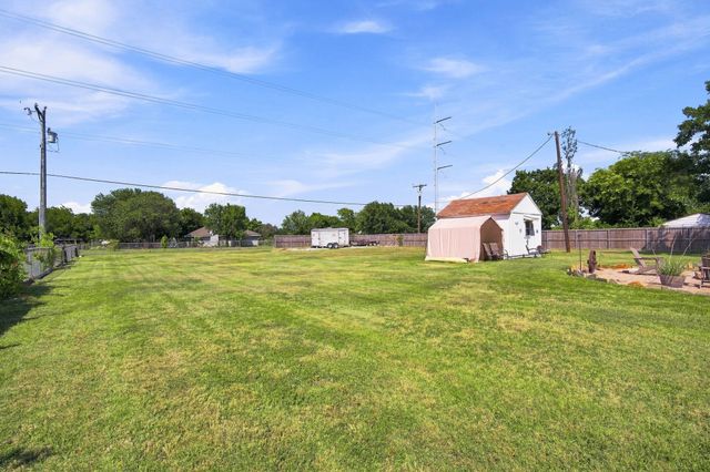 300 Pebble Creek Lane, Red Oak, TX 75154