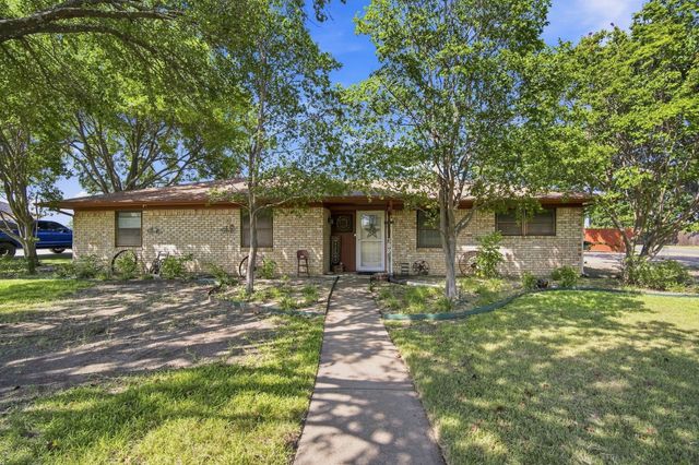 300 Pebble Creek Lane, Red Oak, TX 75154