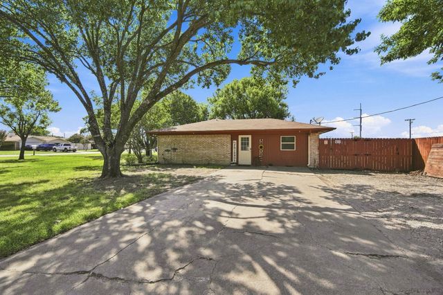300 Pebble Creek Lane, Red Oak, TX 75154