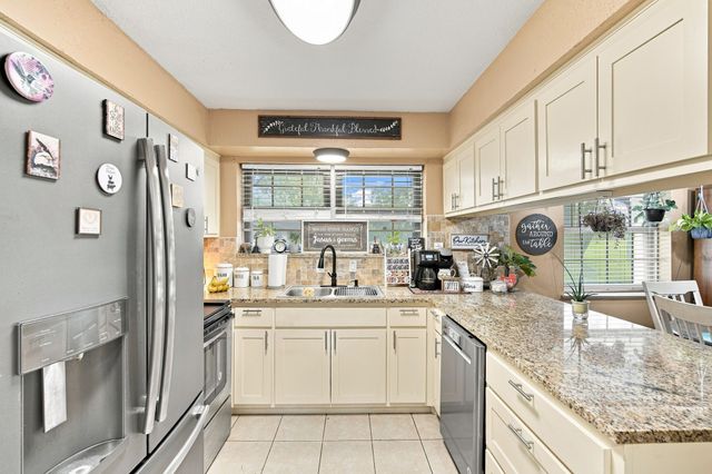 300 Pebble Creek Lane, Red Oak, TX 75154