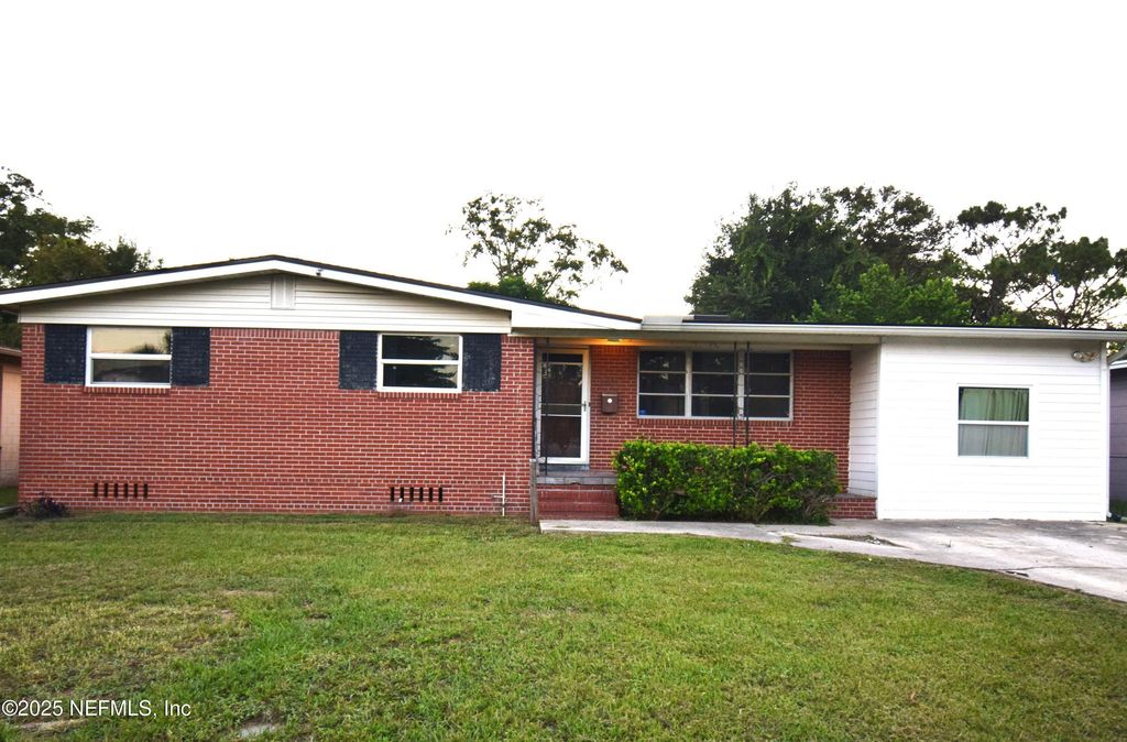 3424 CESERY Boulevard, Jacksonville, FL 32277