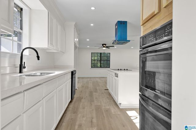 912 CLARK MOUNTAIN ROAD, Hueytown, AL 35023