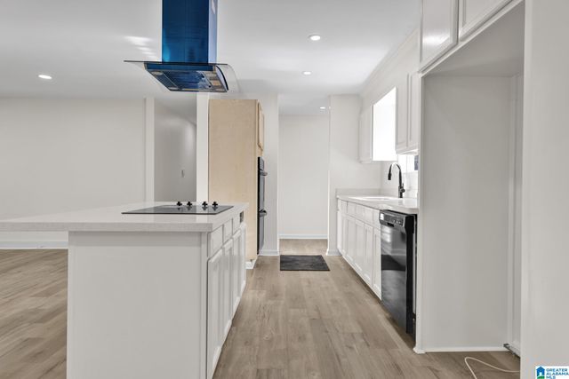 912 CLARK MOUNTAIN ROAD, Hueytown, AL 35023