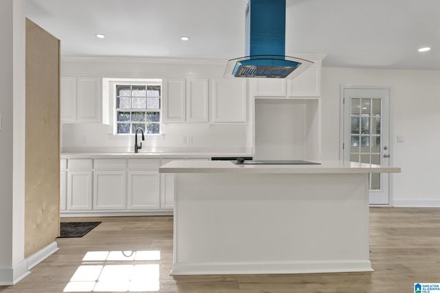 912 CLARK MOUNTAIN ROAD, Hueytown, AL 35023