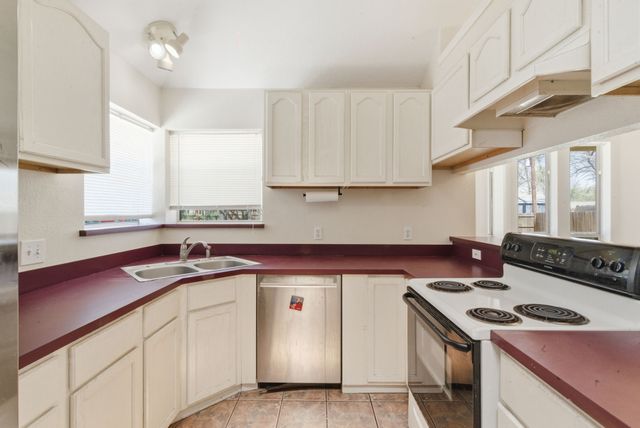 705 Oak Park Drive, Azle, TX 76020