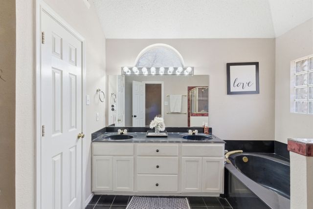 705 Oak Park Drive, Azle, TX 76020