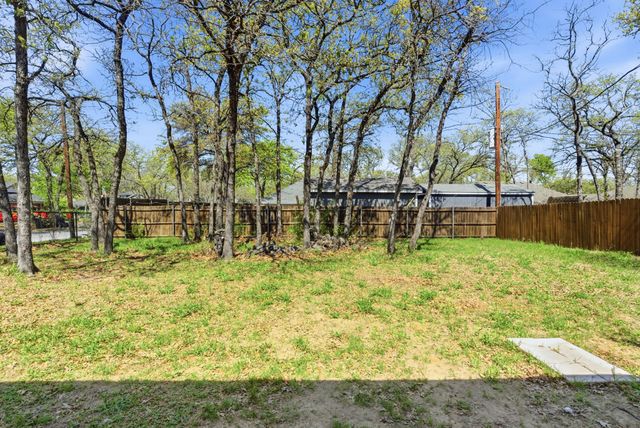 705 Oak Park Drive, Azle, TX 76020