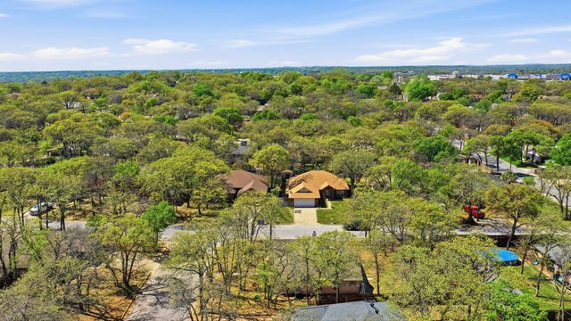 705 Oak Park Drive, Azle, TX 76020