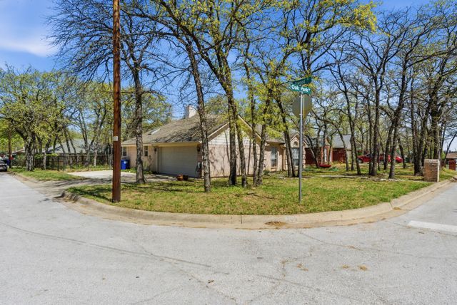 705 Oak Park Drive, Azle, TX 76020