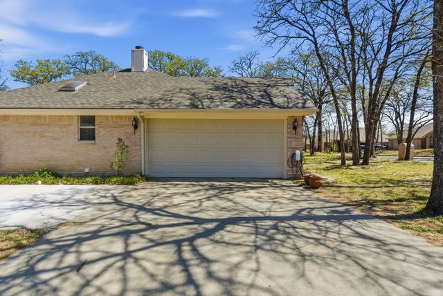 705 Oak Park Drive, Azle, TX 76020