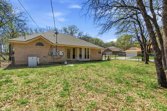 705 Oak Park Drive, Azle, TX 76020