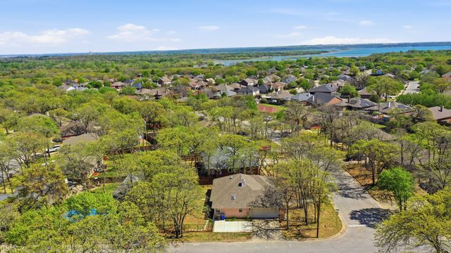 705 Oak Park Drive, Azle, TX 76020