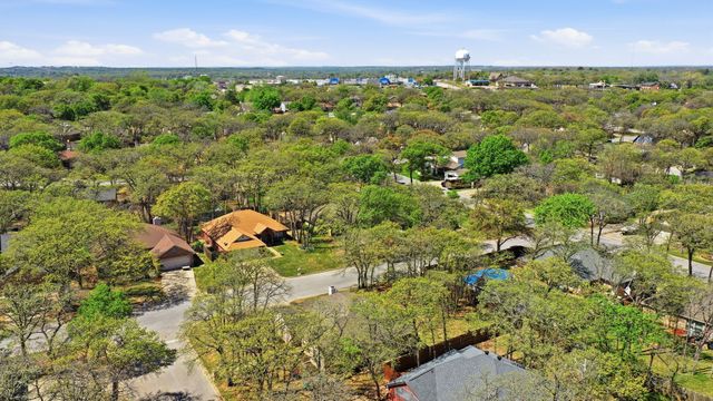 705 Oak Park Drive, Azle, TX 76020