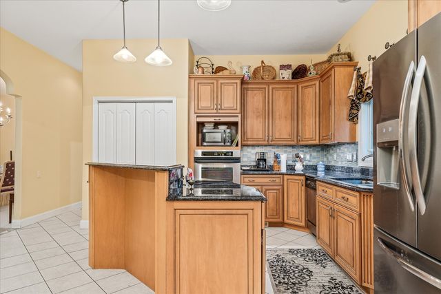 141 Mountain View Dr, Crossville, TN 38558
