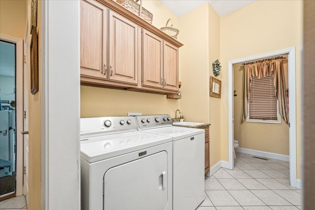 141 Mountain View Dr, Crossville, TN 38558