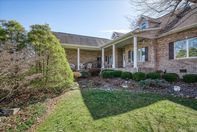 141 Mountain View Dr, Crossville, TN 38558