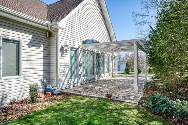 141 Mountain View Dr, Crossville, TN 38558