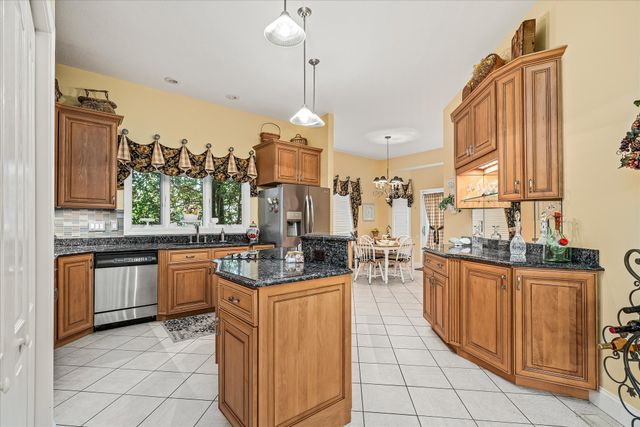 141 Mountain View Dr, Crossville, TN 38558