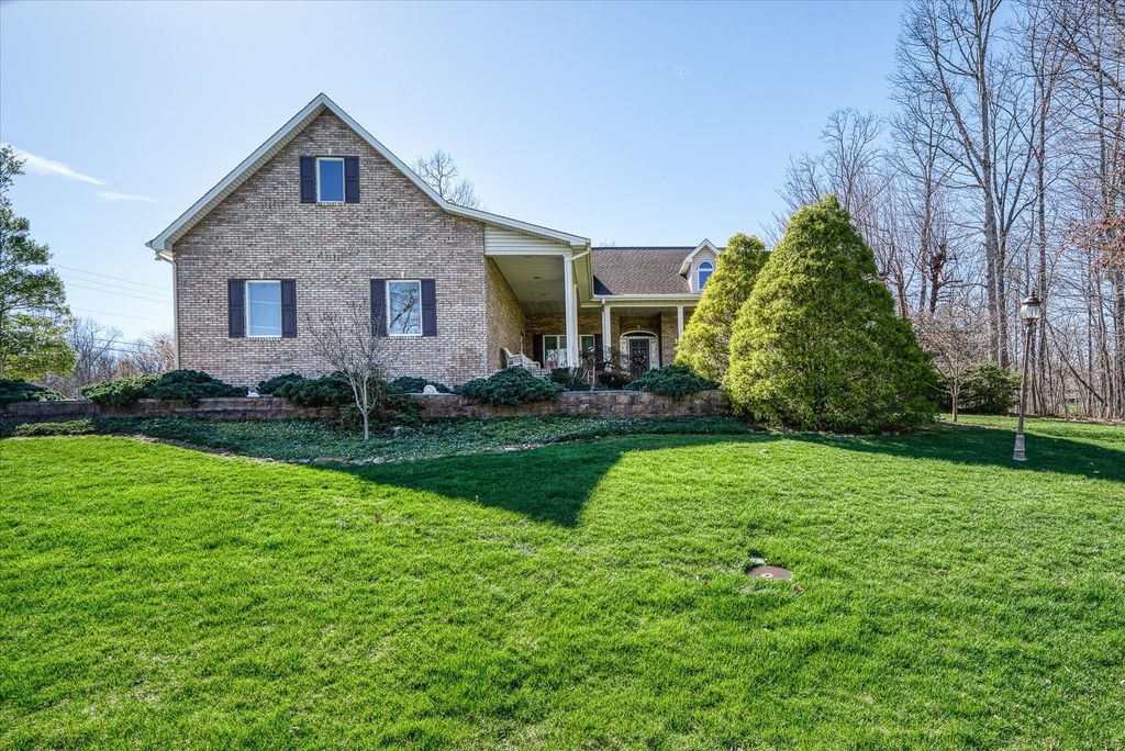 141 Mountain View Dr, Crossville, TN 38558