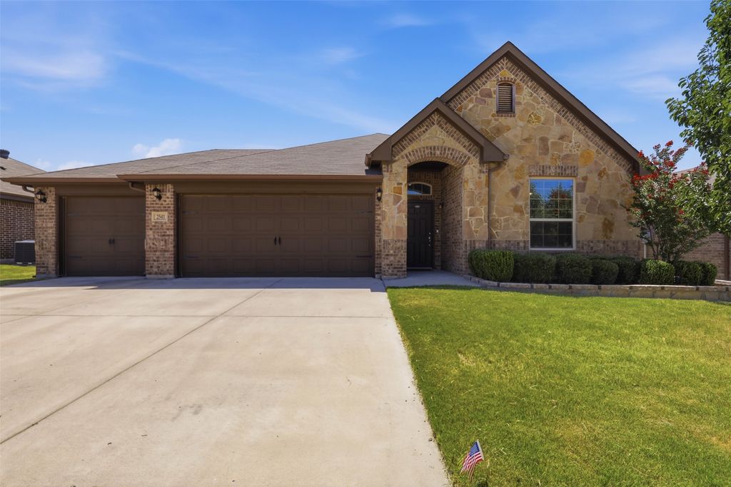 2541 Weatherford Heights Drive, Weatherford, TX 76087